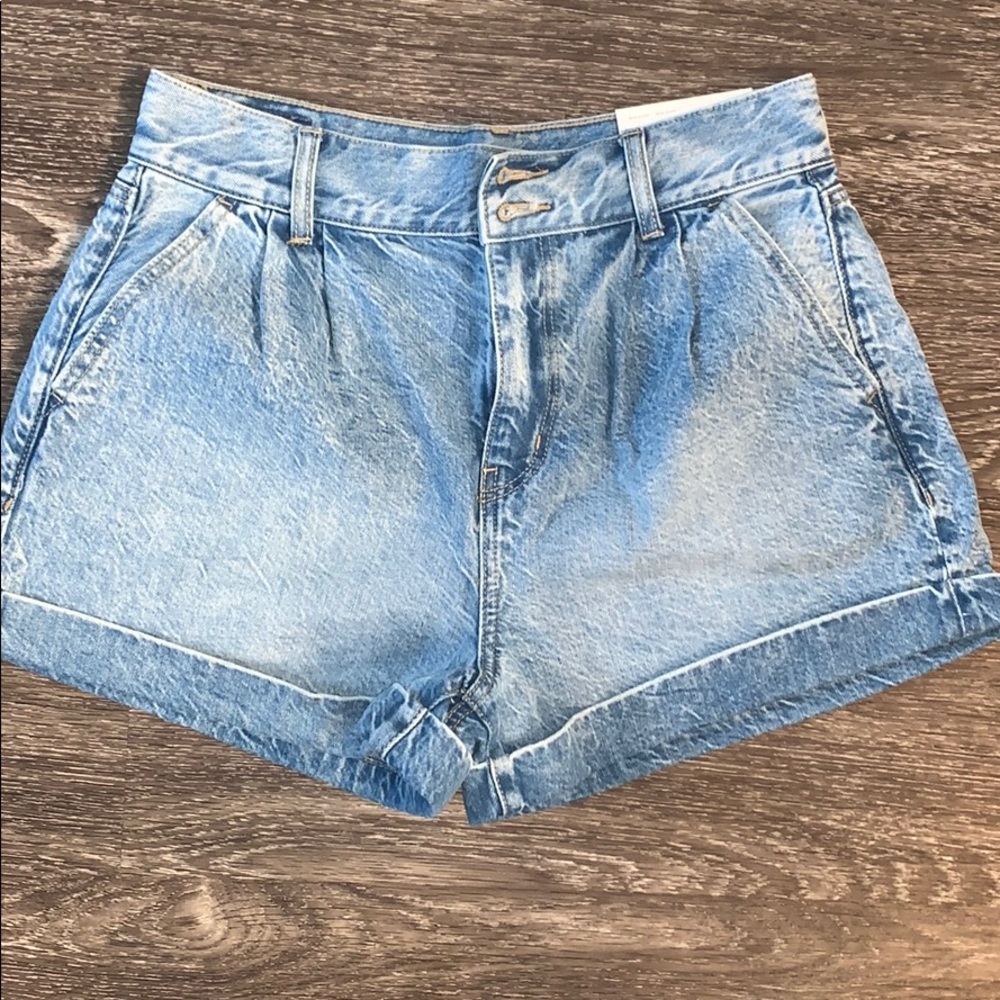 AMERICAN EAGLE SIZE 6 MOM JEAN SHORTS
